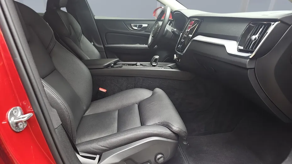 VOLVO V60 V60 B3 B Momentum aut