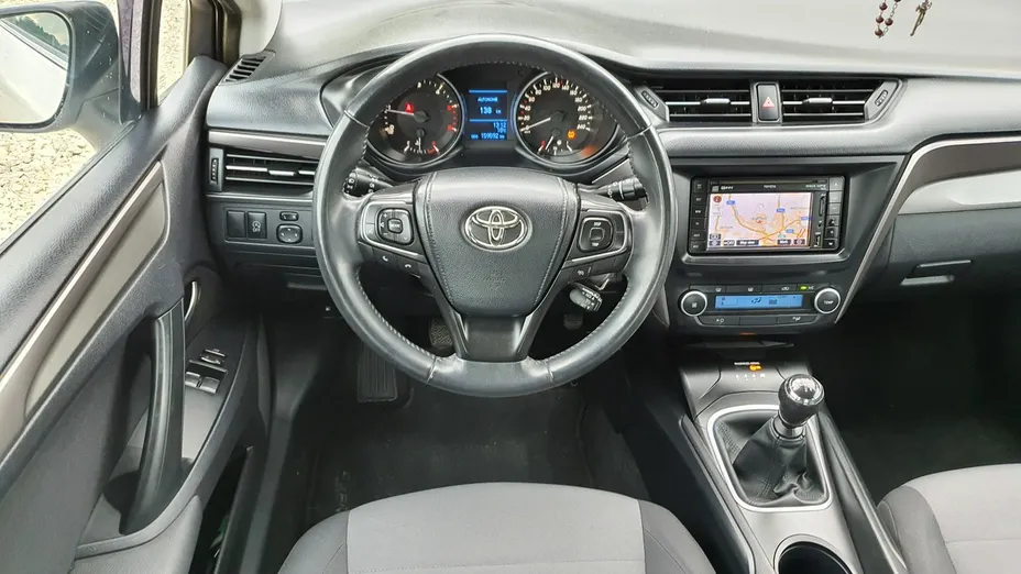 TOYOTA Avensis -