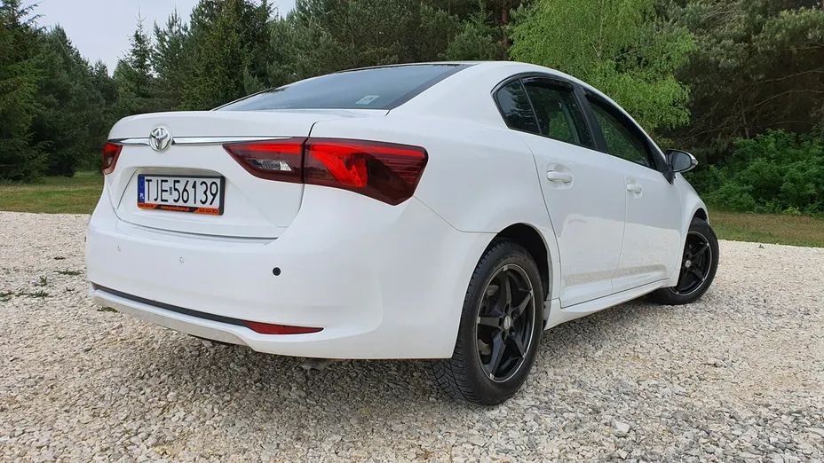 TOYOTA Avensis -