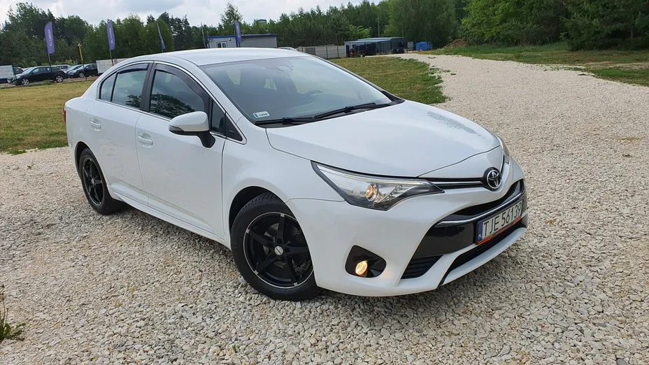 TOYOTA Avensis -