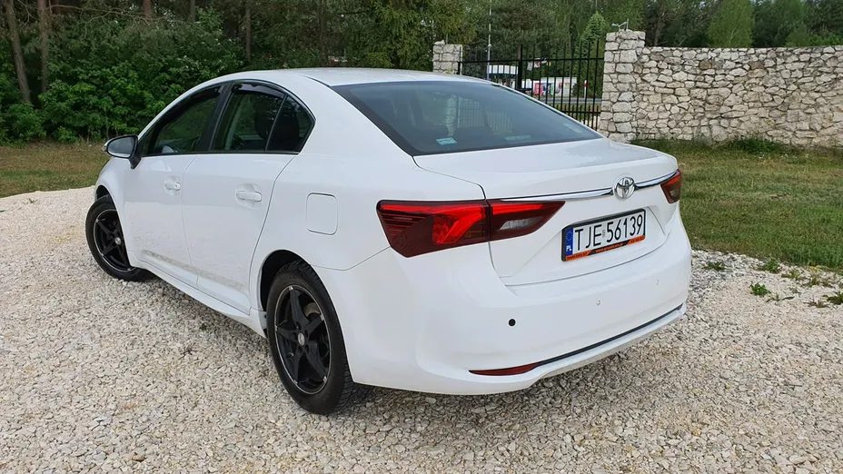 TOYOTA Avensis -