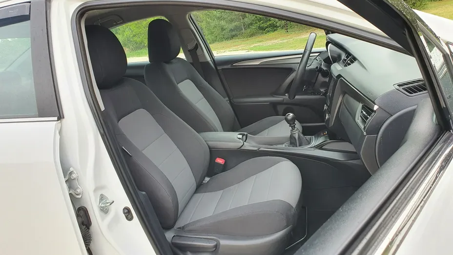 TOYOTA Avensis -