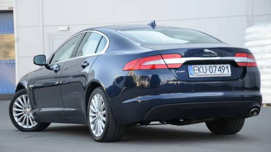 JAGUAR XF -