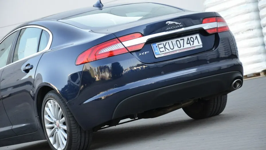JAGUAR XF -