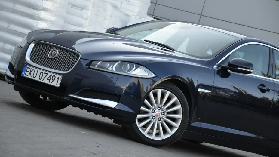 JAGUAR XF -