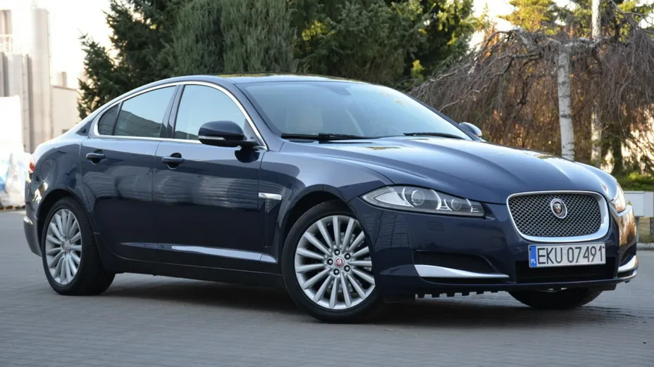 JAGUAR XF -