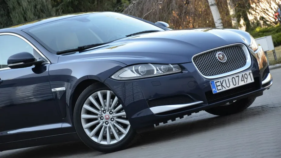 JAGUAR XF -