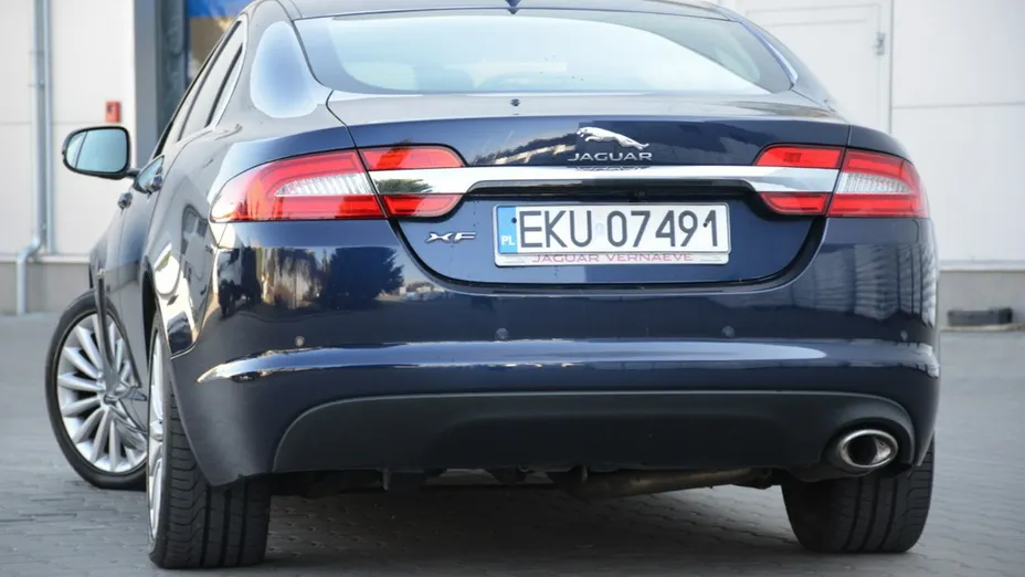JAGUAR XF -