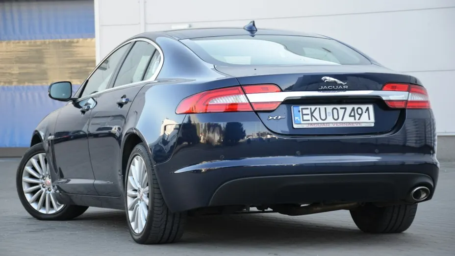 JAGUAR XF -
