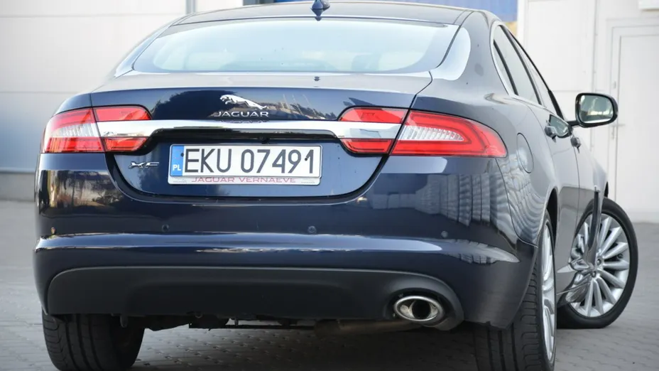 JAGUAR XF -