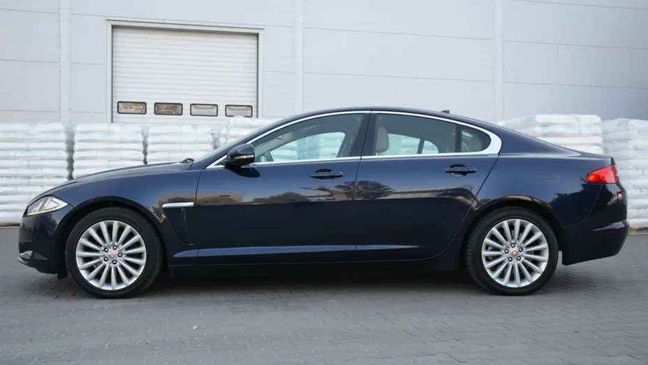 JAGUAR XF -