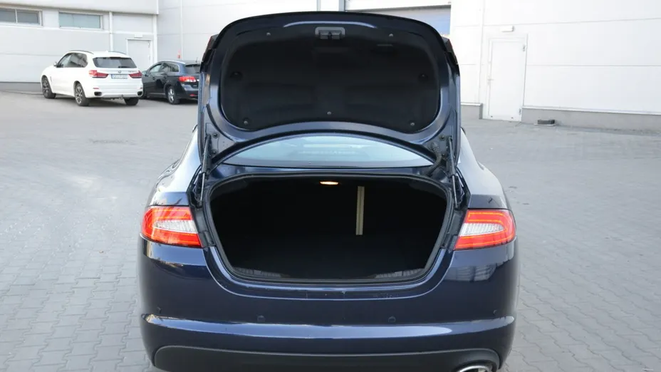 JAGUAR XF -
