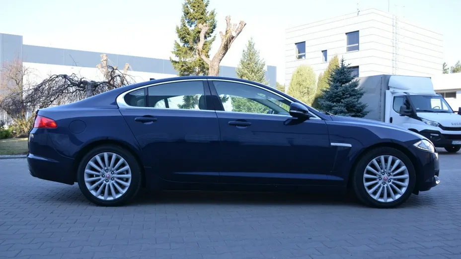 JAGUAR XF -