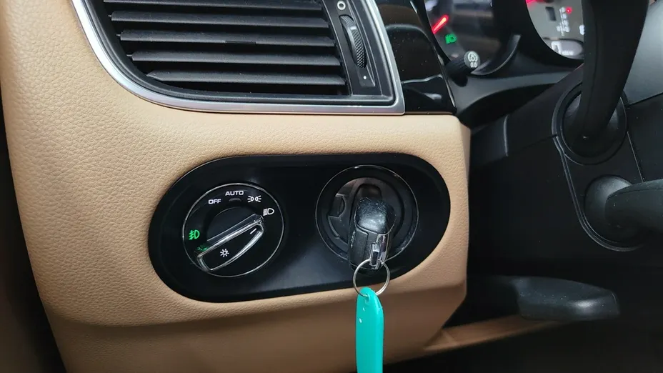 PORSCHE Macan -