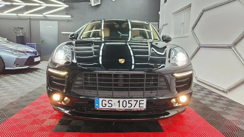 PORSCHE Macan -