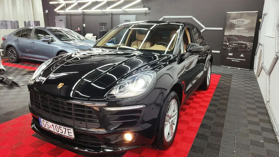 PORSCHE Macan -