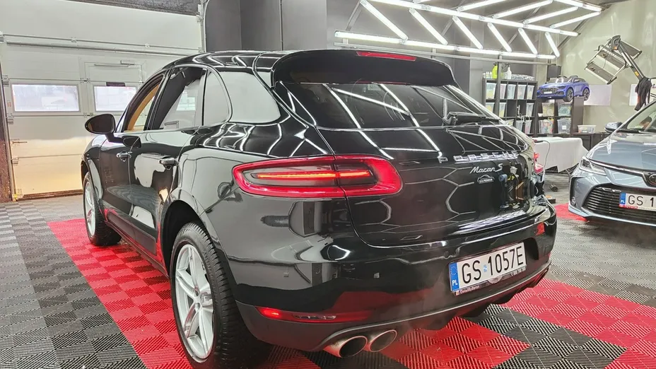 PORSCHE Macan -