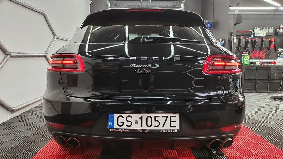 PORSCHE Macan -