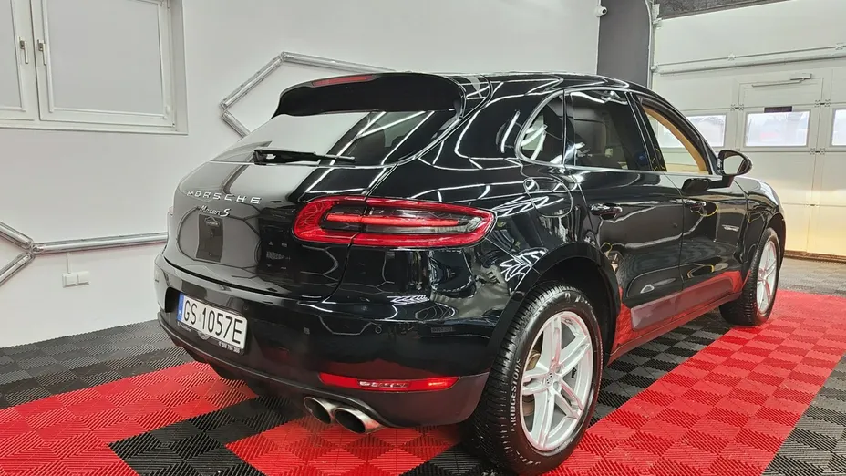PORSCHE Macan -