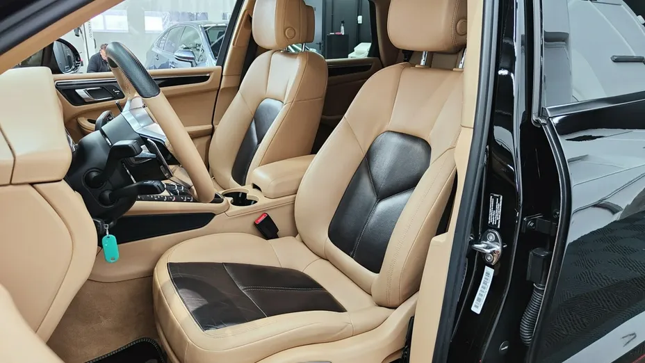 PORSCHE Macan -