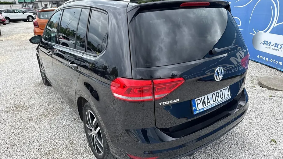 VOLKSWAGEN Touran -