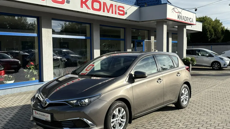 TOYOTA Auris -
