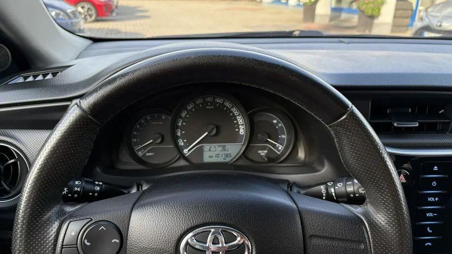 TOYOTA Auris -