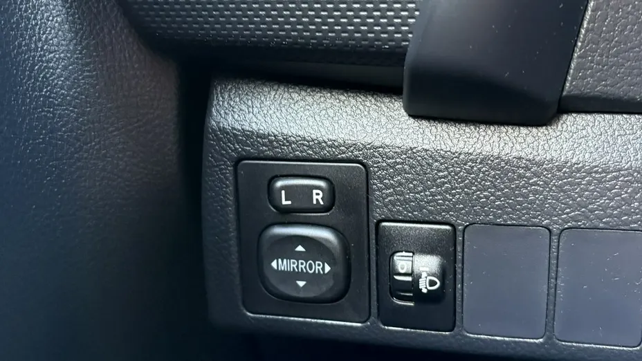TOYOTA Auris -