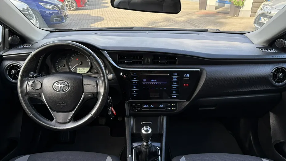 TOYOTA Auris -