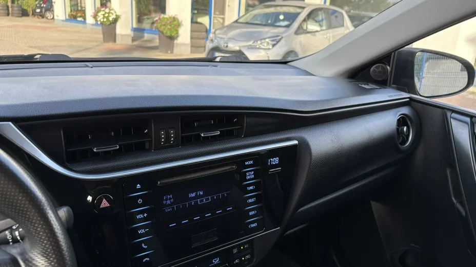 TOYOTA Auris -