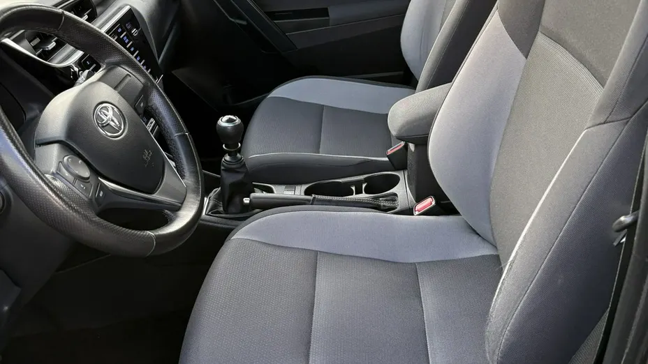 TOYOTA Auris -