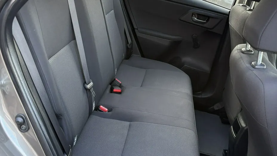 TOYOTA Auris -