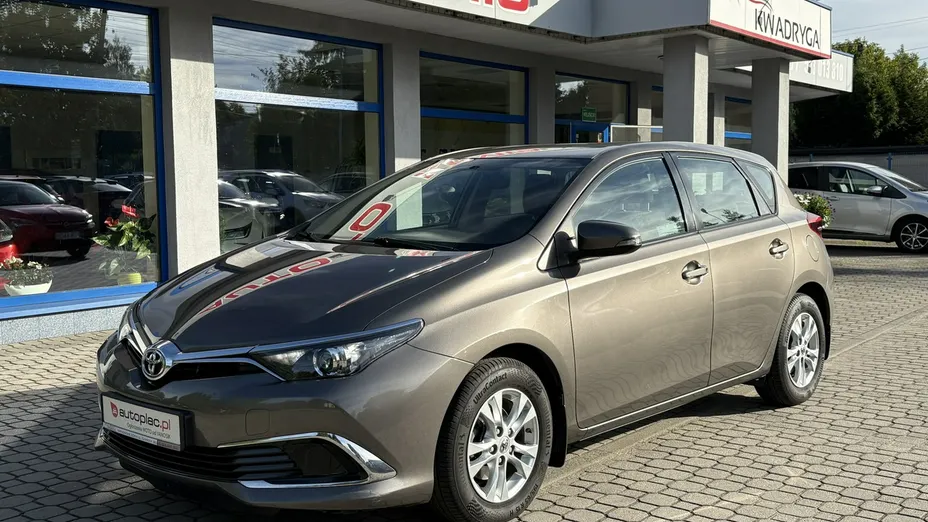 TOYOTA Auris -