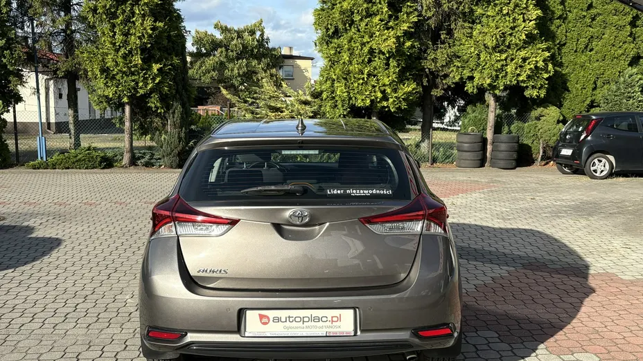 TOYOTA Auris -