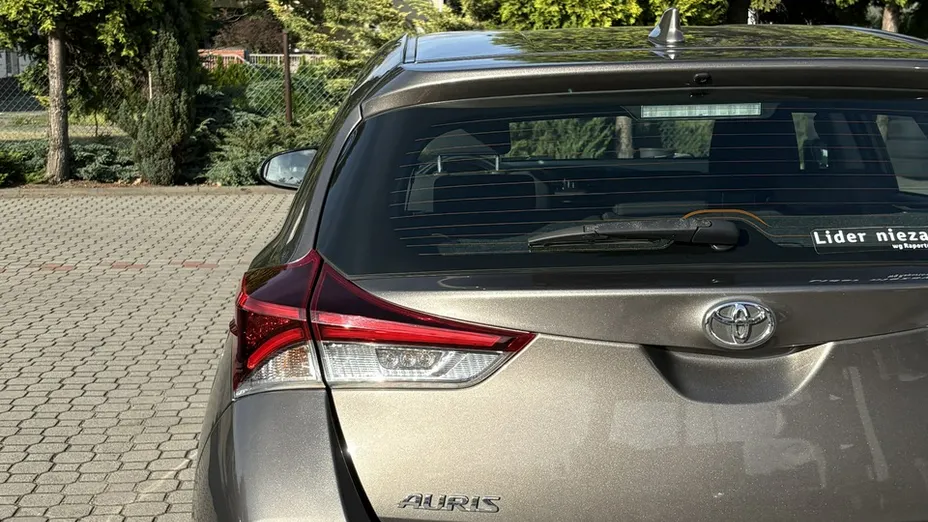 TOYOTA Auris -