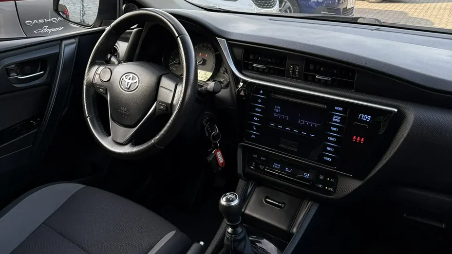 TOYOTA Auris -