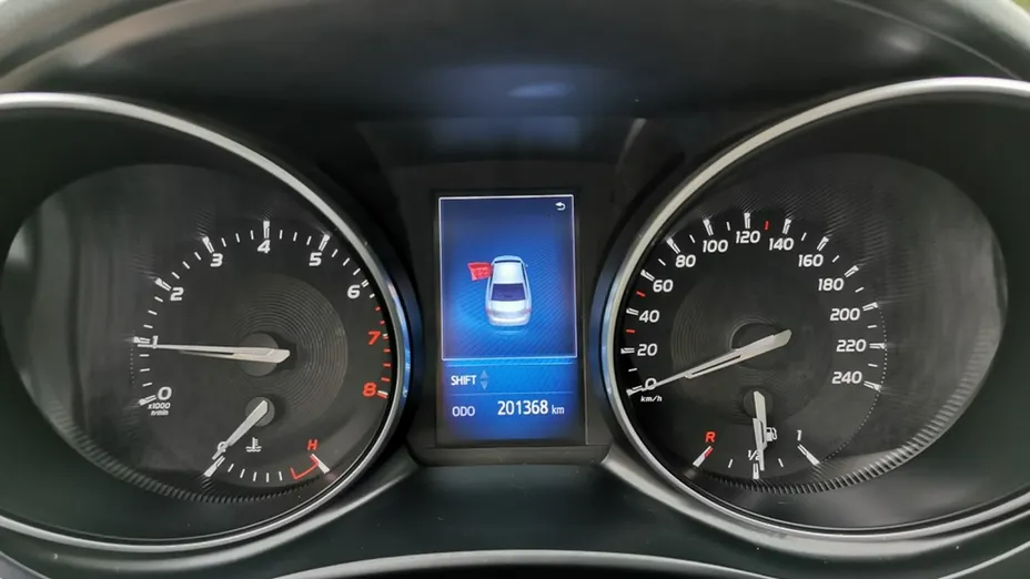 TOYOTA Avensis -