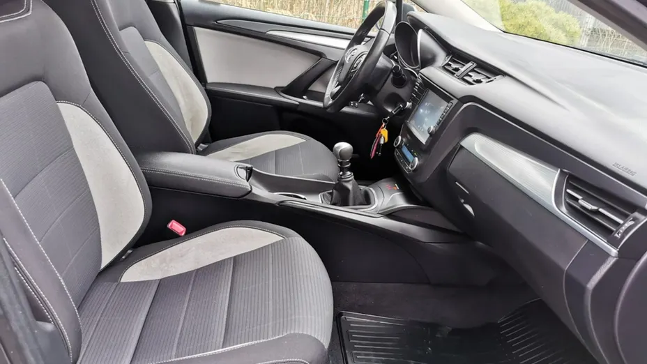 TOYOTA Avensis -