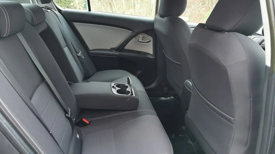 TOYOTA Avensis -