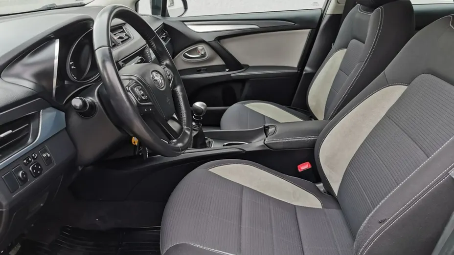 TOYOTA Avensis -