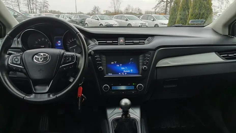 TOYOTA Avensis -