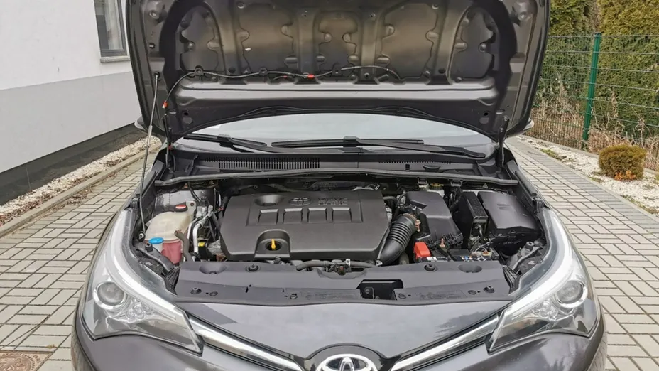 TOYOTA Avensis -