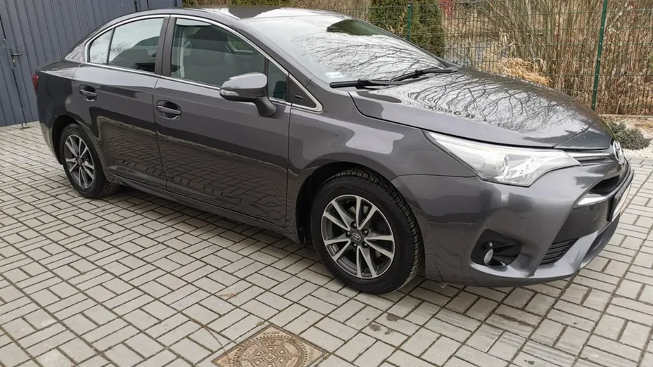 TOYOTA Avensis -