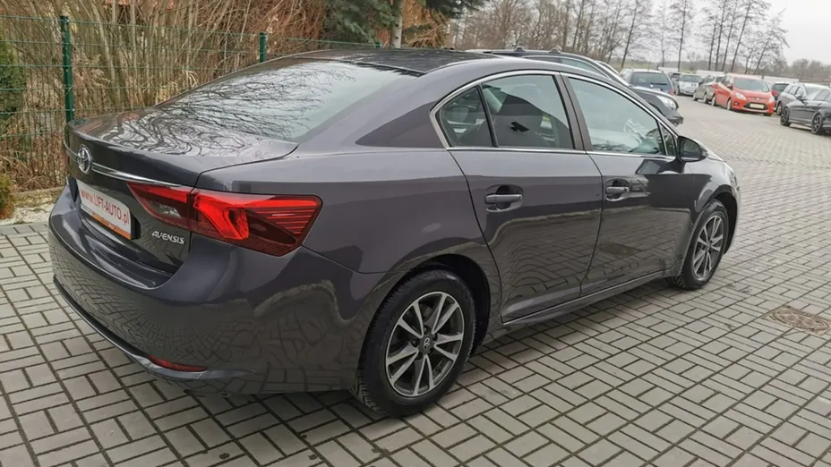 TOYOTA Avensis -