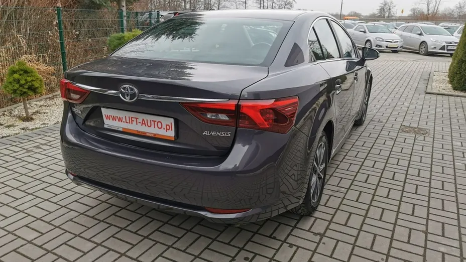 TOYOTA Avensis -