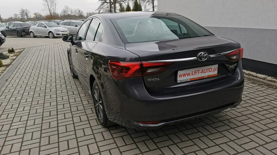 TOYOTA Avensis -