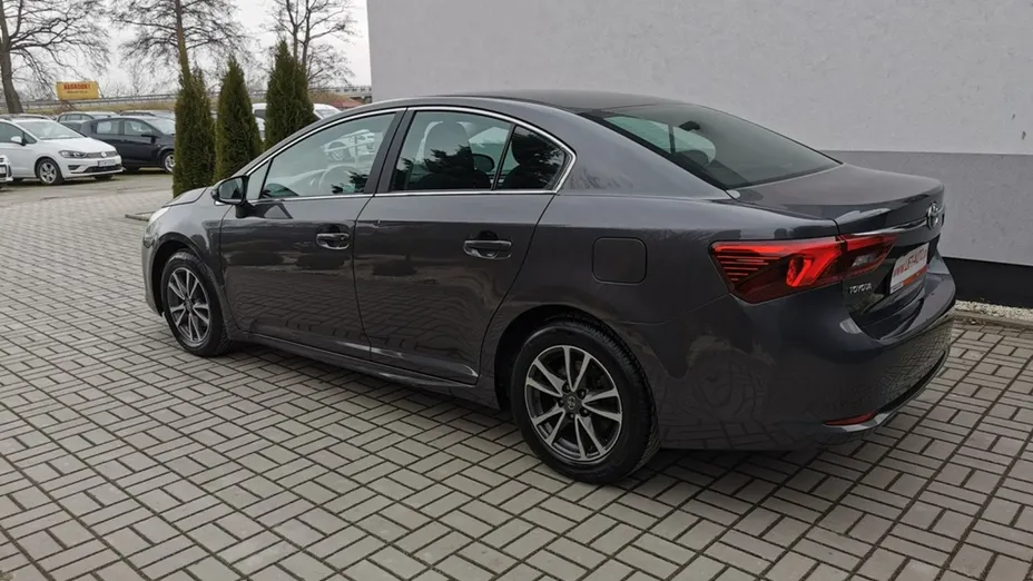 TOYOTA Avensis -