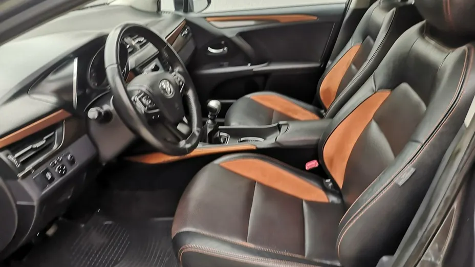 TOYOTA Avensis -