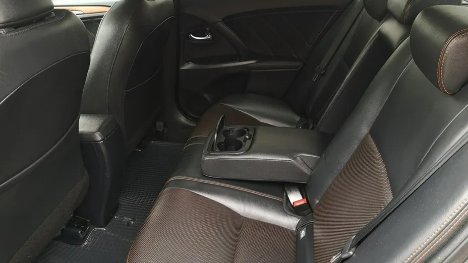 TOYOTA Avensis -