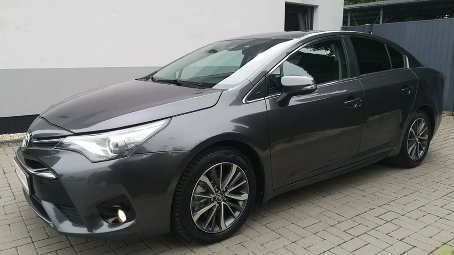 TOYOTA Avensis -